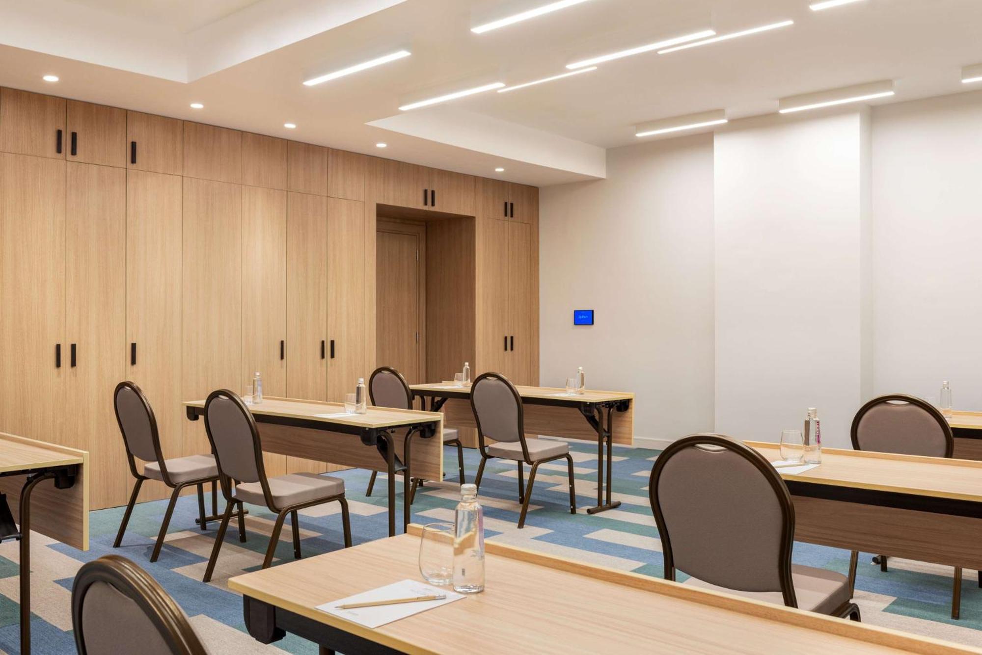 Radisson Hotel & Residence Riyadh Olaya Exterior photo